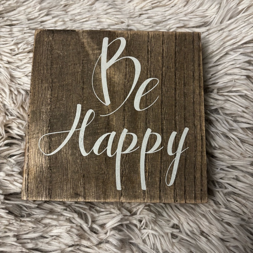 Rustic wood 'Be Happy' Decor